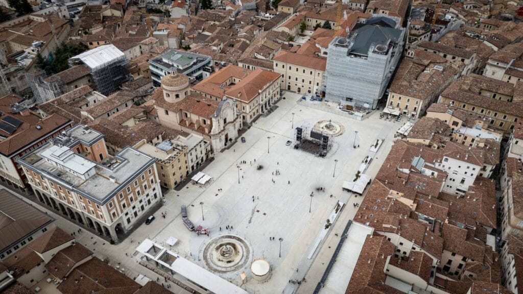 Cosa Vedere A L'Aquila In Un Weekend, Piazza Duomodji Fly 20250822 121758 0345 1755871755538 Photo 212598 Laquilaq